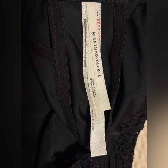 The Alandra Cap-Sleeve Lace Bodysuit - Picture 7 of 11